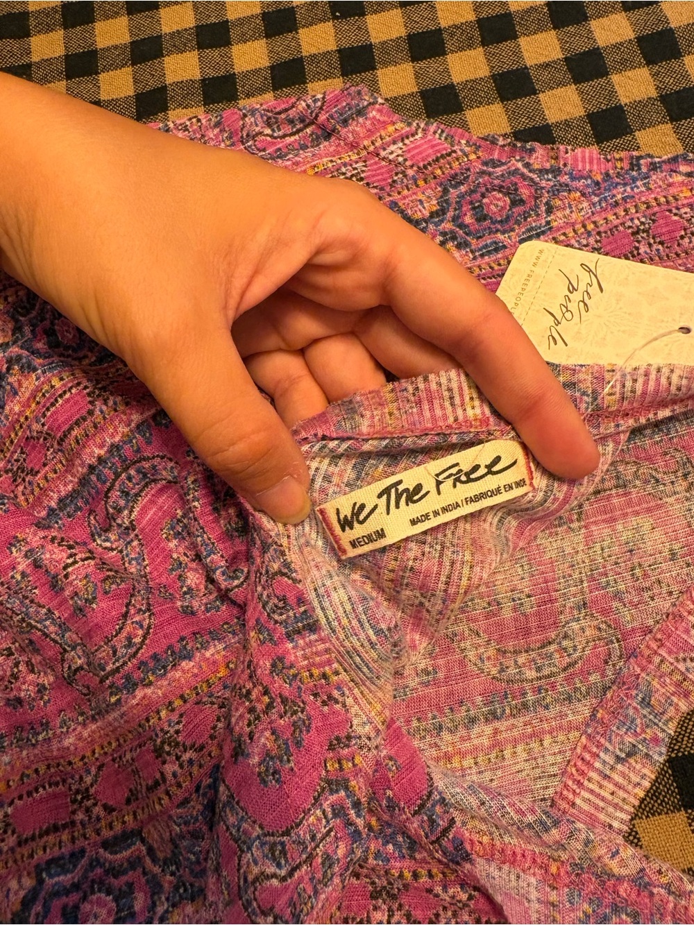 Free People Women’s Pink Paisley V-Neck Tank Top NWT - Picture 4 of 5